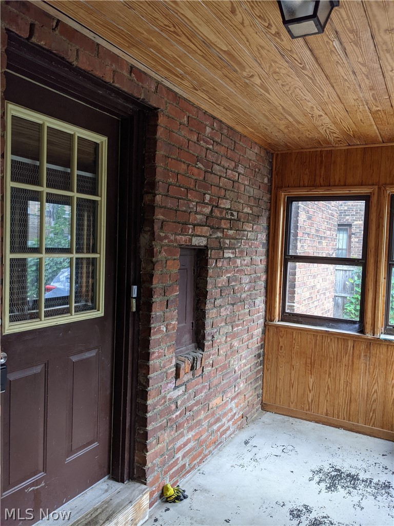 2897 Ludlow Road Cleveland, OH 44120 - Photo 11 of 11 Sunroom on first floor