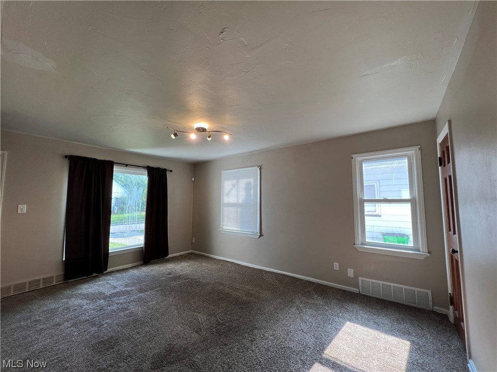 23640 Colbourne Road Euclid, OH 44123 - Photo 7 of 21