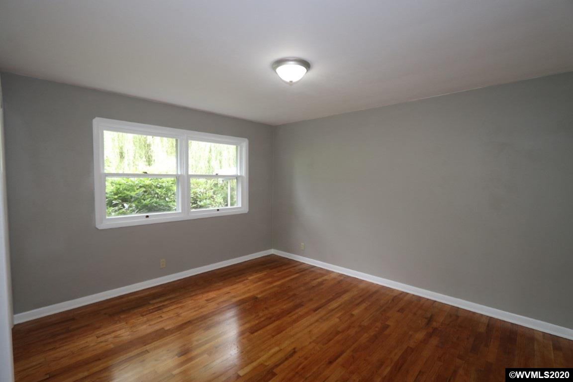 4853 Sunnyview Road Northeast Salem, OR 97305 - Photo 14 of 35