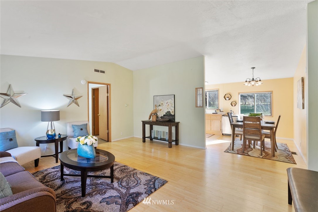 12930 184th Avenue Southeast Renton, WA 98059 - Photo 4 of 19