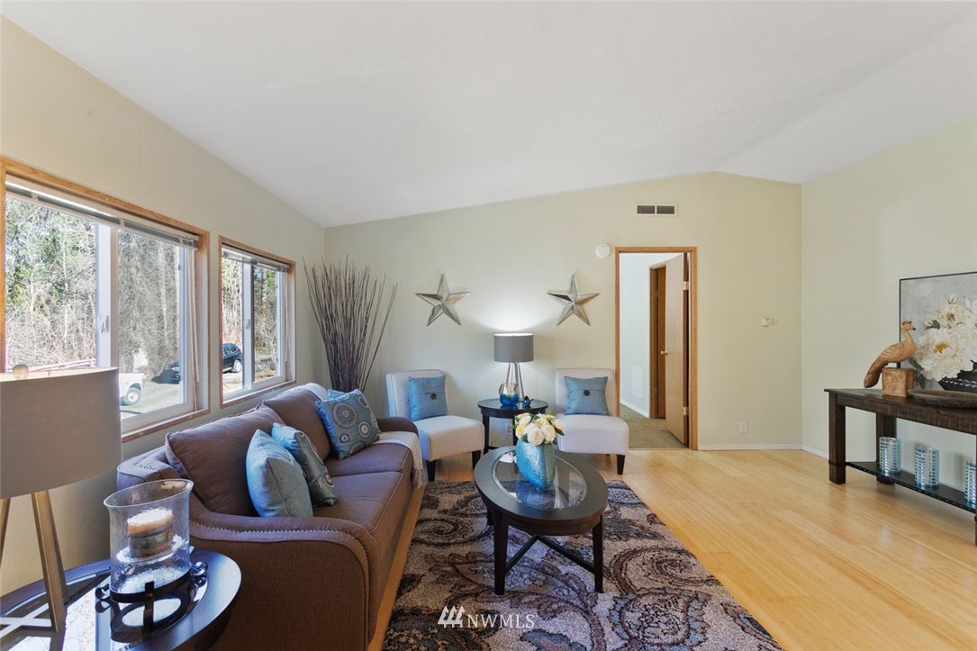 12930 184th Avenue Southeast Renton, WA 98059 - Photo 5 of 19