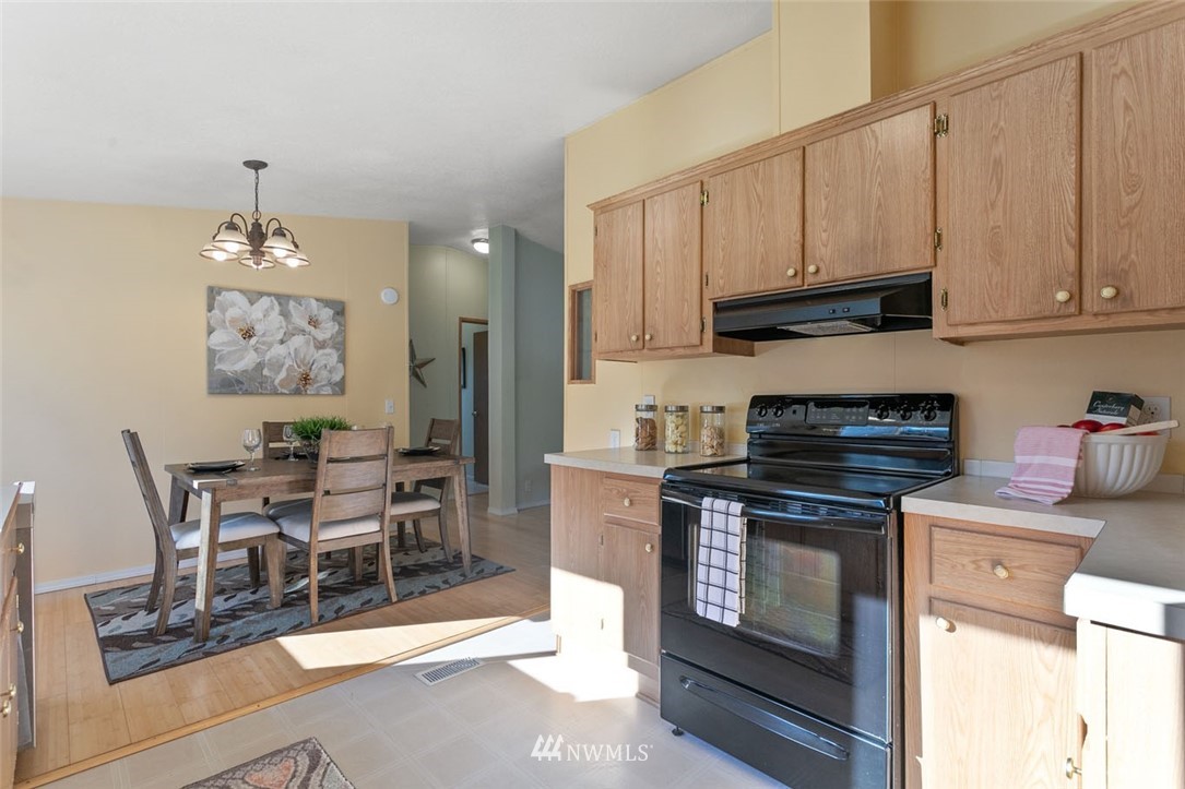 12930 184th Avenue Southeast Renton, WA 98059 - Photo 9 of 19