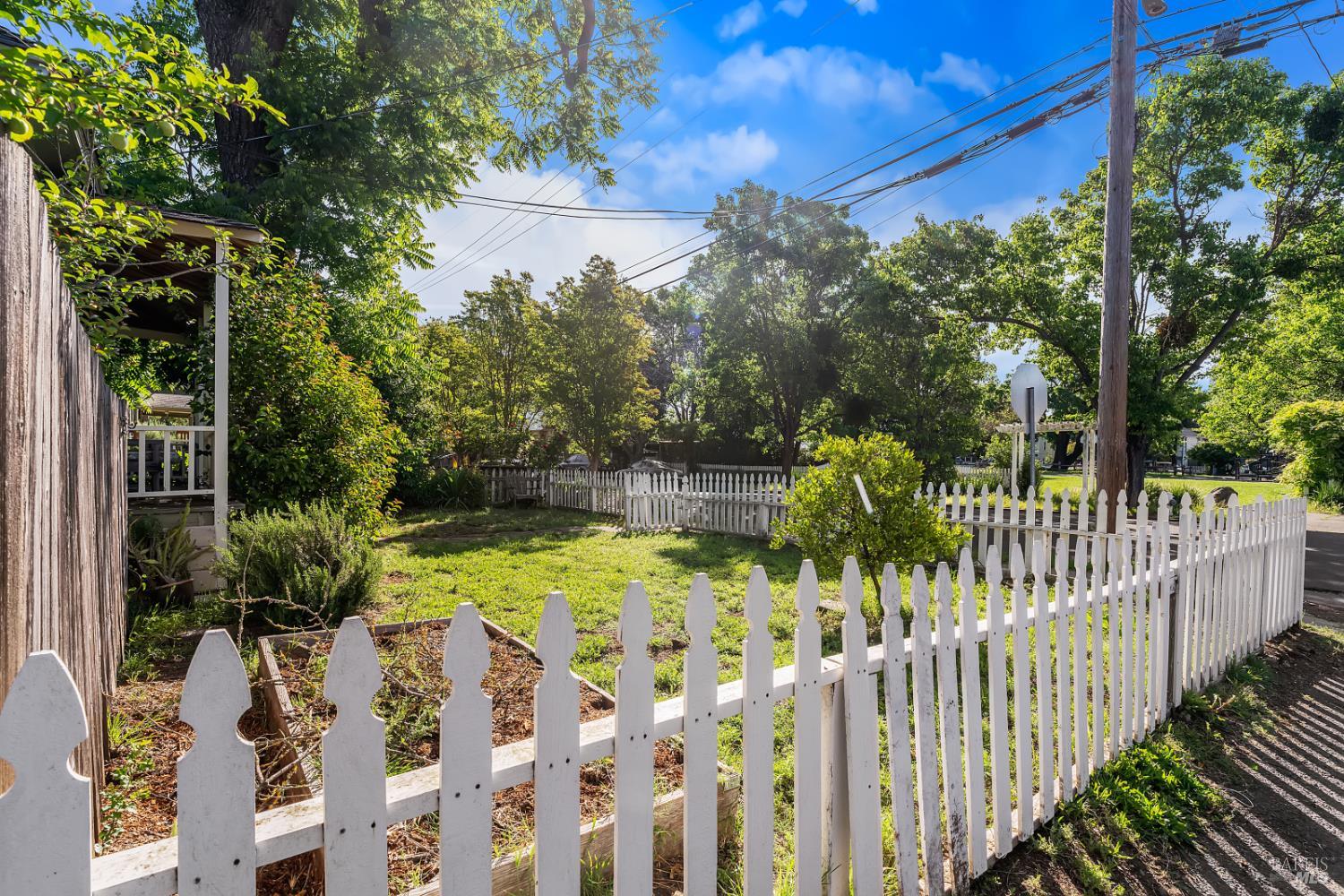 227 Hewett Street Santa Rosa, CA 95401 - Photo 12 of 73