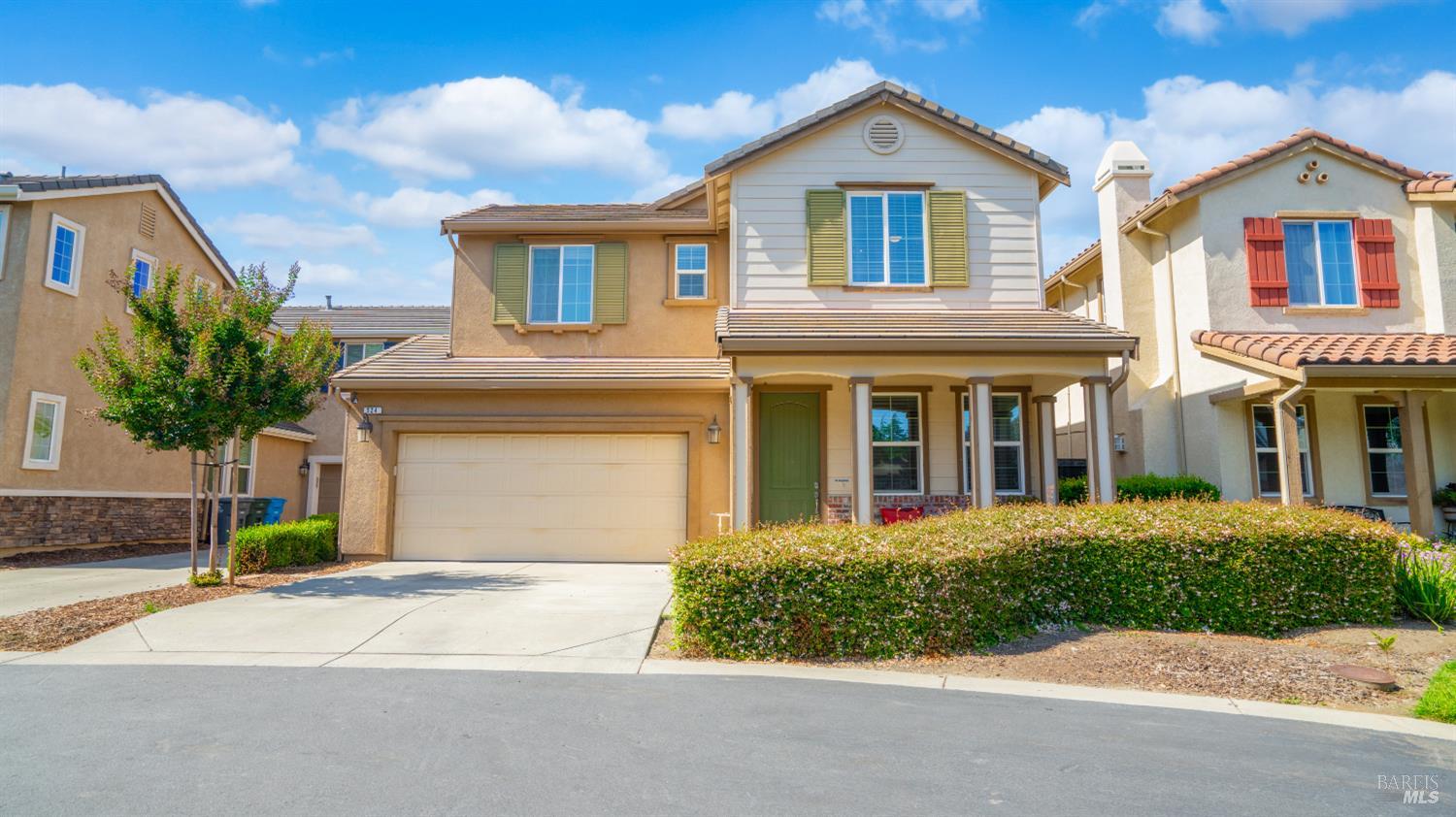 524 Chaparral Loop Vacaville, CA 95688 - Photo 40 of 43 a front view of a house with a yard and garage