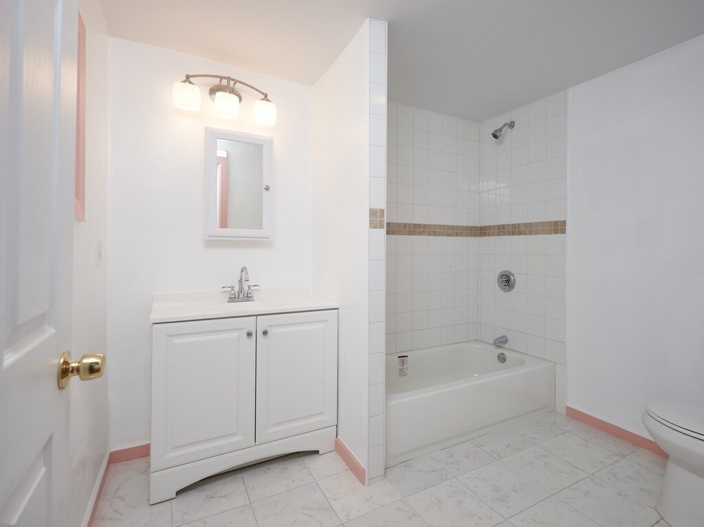54 Queen Street Springfield, MA 01109 - Photo 14 of 15 Gallery Image 14