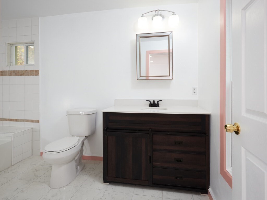 54 Queen Street Springfield, MA 01109 - Photo 10 of 15 Gallery Image 10