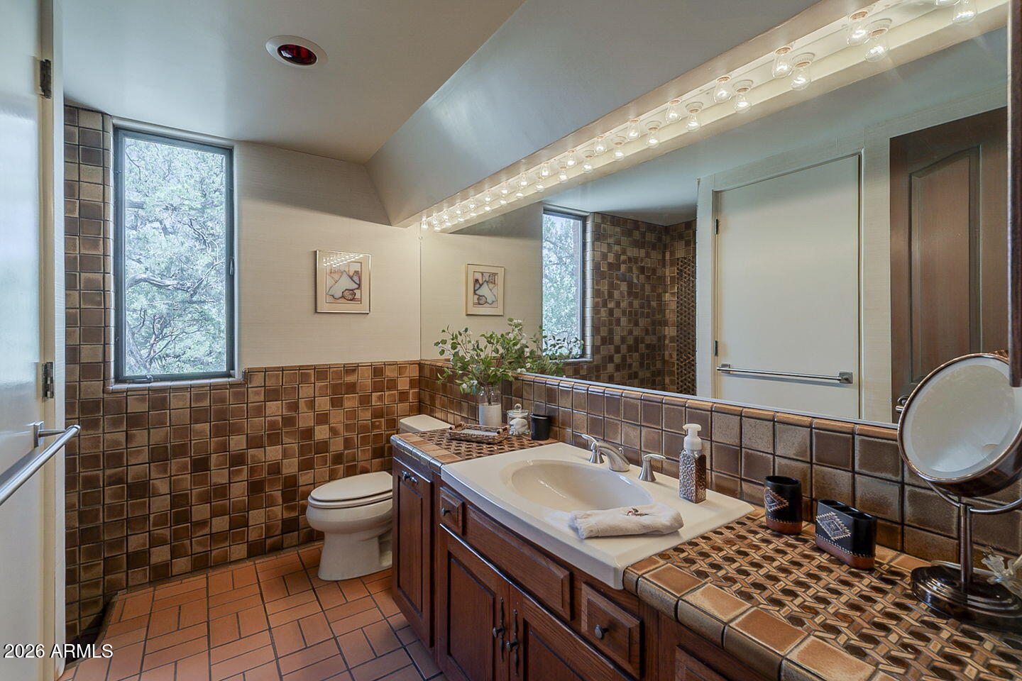 505 Morgan Road Sedona, AZ 86336 - Photo 33 of 55 GUEST BATHROOM