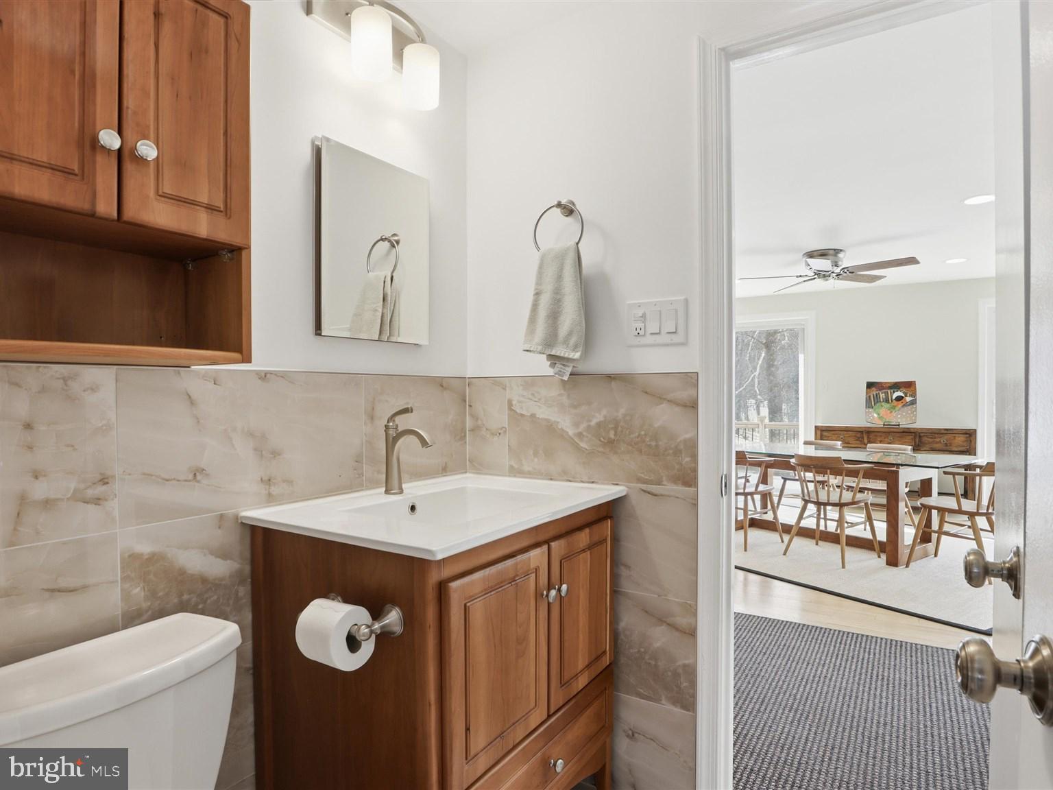 8818 Cold Spring Road Potomac, MD 20854 - Photo 12 of 60 Main level Full Bathroom