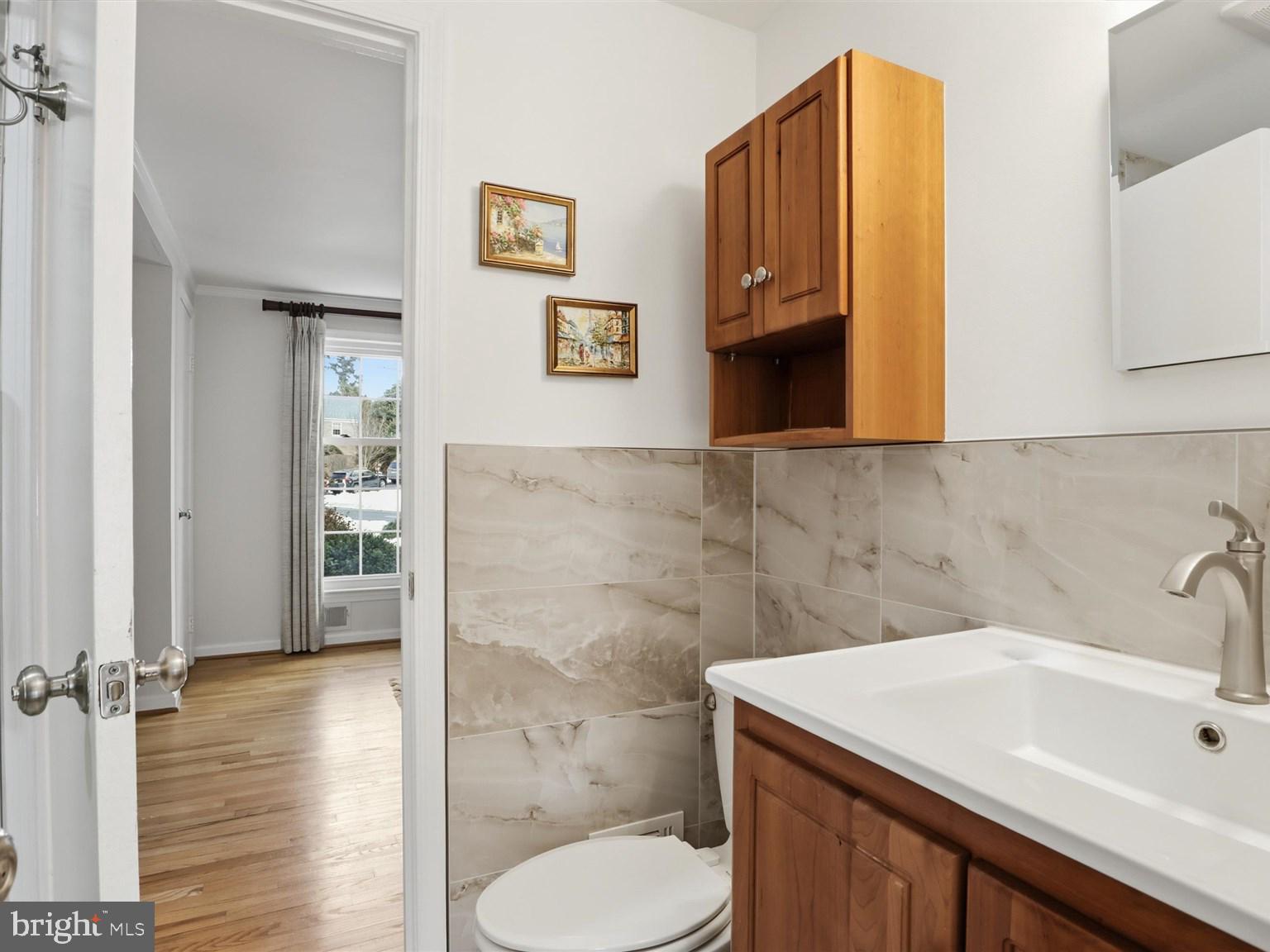 8818 Cold Spring Road Potomac, MD 20854 - Photo 14 of 60 Main level Full Bathroom