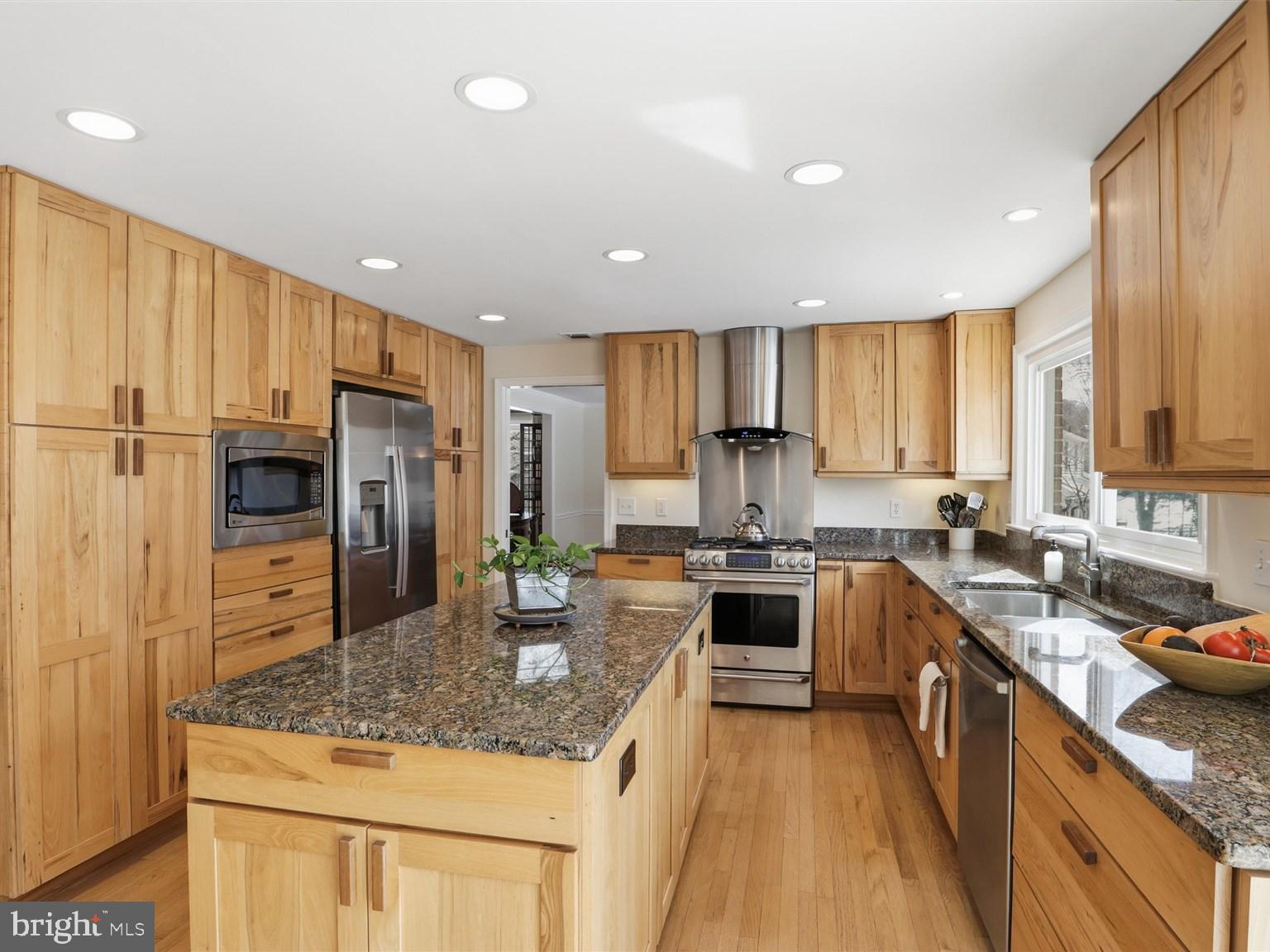 8818 Cold Spring Road Potomac, MD 20854 - Photo 3 of 60 Kitchen