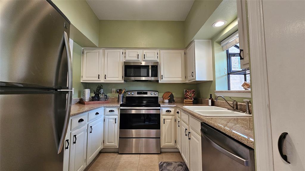 5859 Frankford Road, Unit 603 Dallas, TX 75252 - Photo 2 of 20 Kitchen with granite countertops and stainless appliances