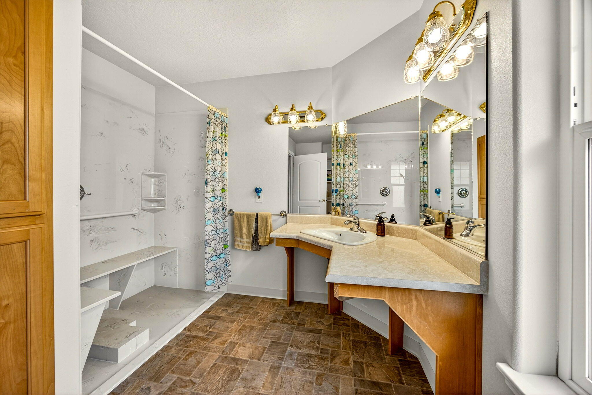 1708 Leonard Road Grants Pass, OR 97527 - Photo 26 of 46 Bath 2 - accessible shower and countertop.
