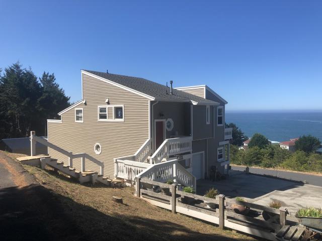 111 Albatross Road Whitethorn, CA 95589 - Photo 4 of 32