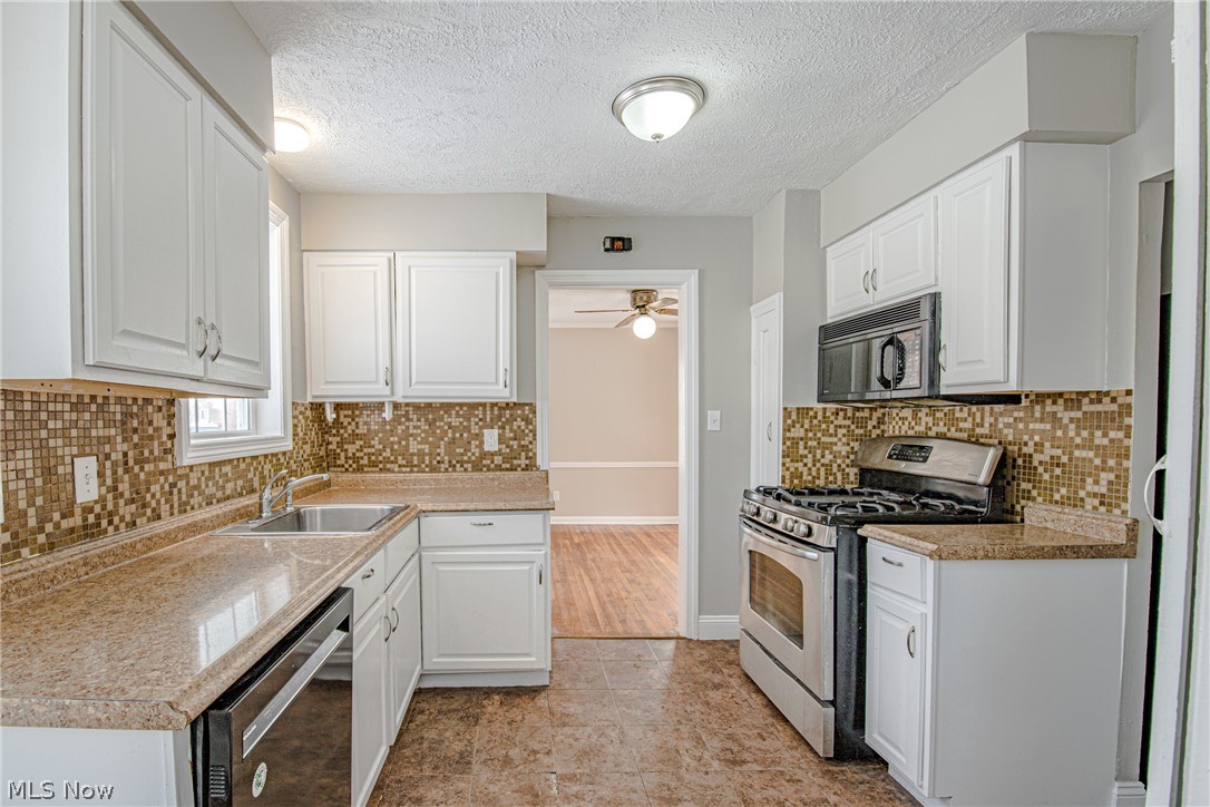 3685 Woodridge Road Cleveland, OH 44121 - Photo 10 of 25