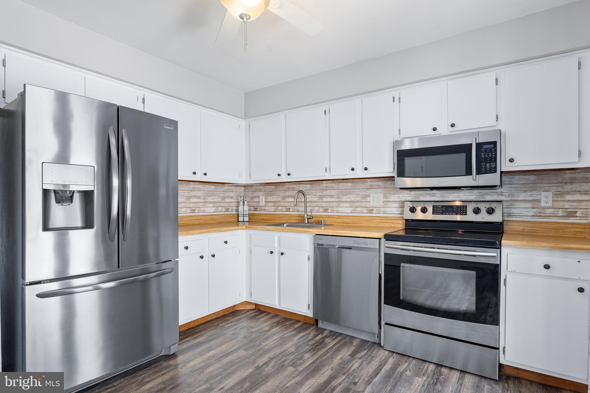 15 Anchor Court Perryville, MD 21903 - Photo 9 of 21 Kitchen w/SS appliances.