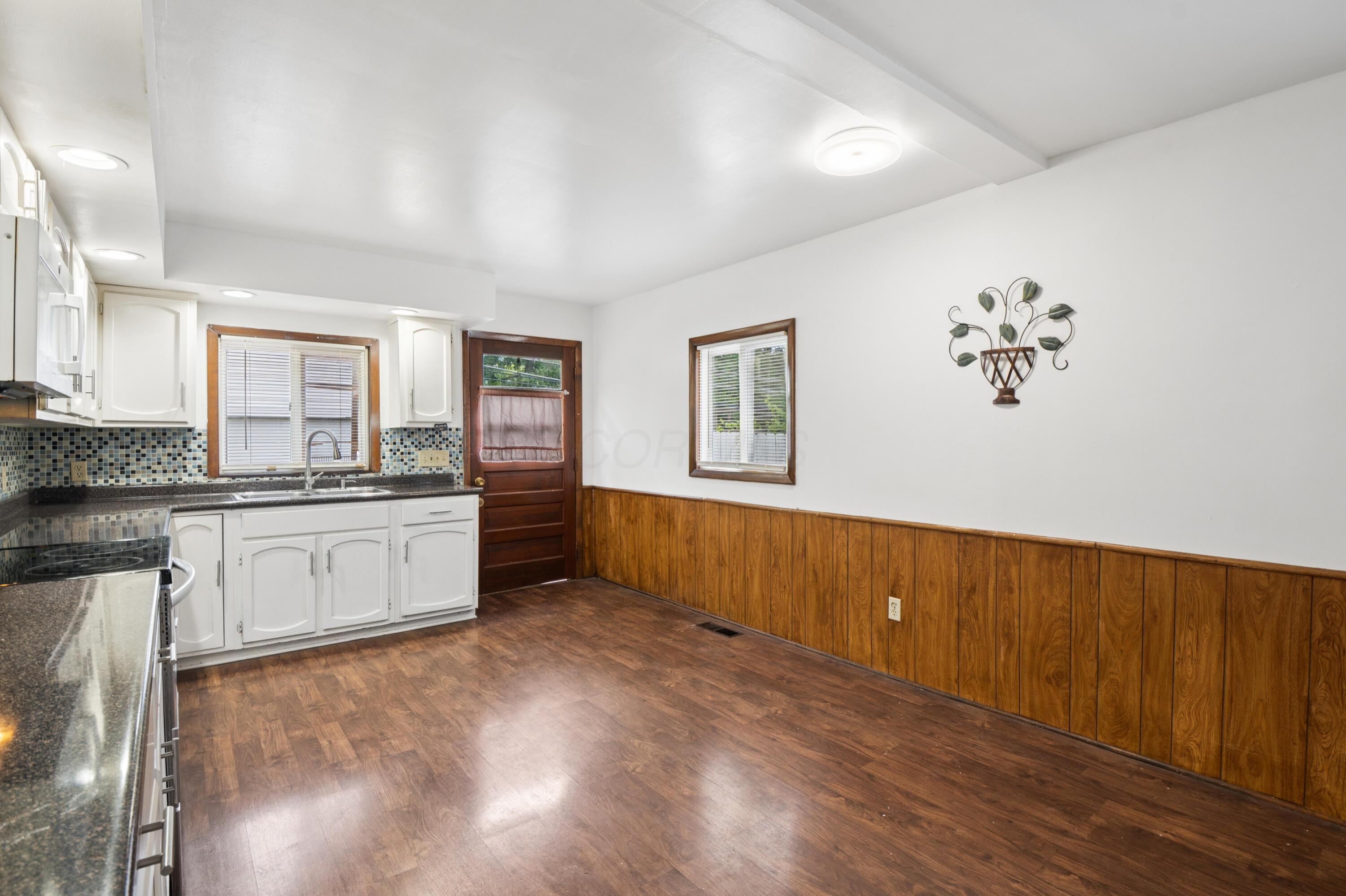 2802 Wildwood Road Columbus, OH 43231 - Photo 11 of 35 Kitchen