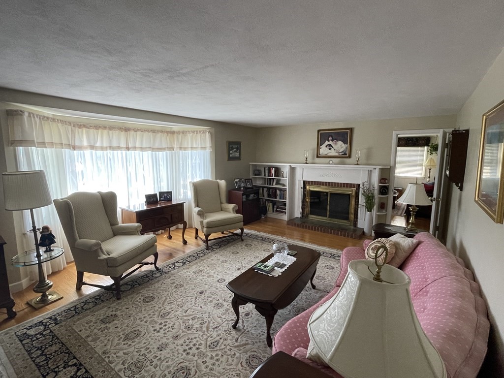 54 Richmond Road Ludlow, MA 01056 - Photo 4 of 32 Gallery Image 4