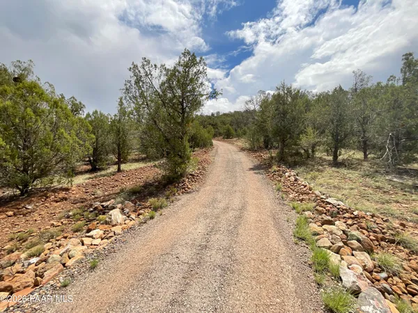 $549,900 | 32957 Bucks Road, Seligman, AZ 86337