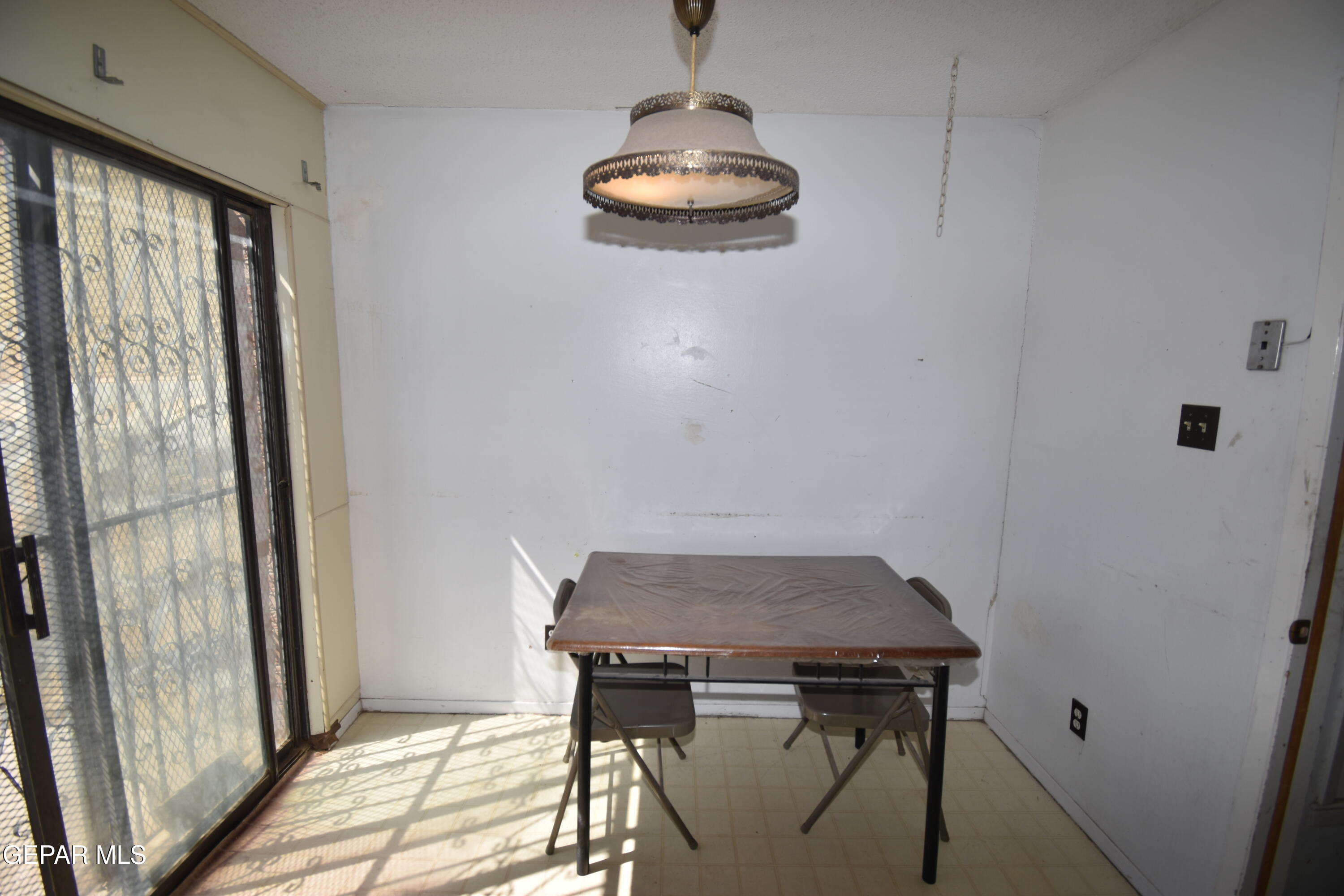 182 Prado Road El Paso, TX 79907 - Photo 11 of 19 a dining room with a table and chairs