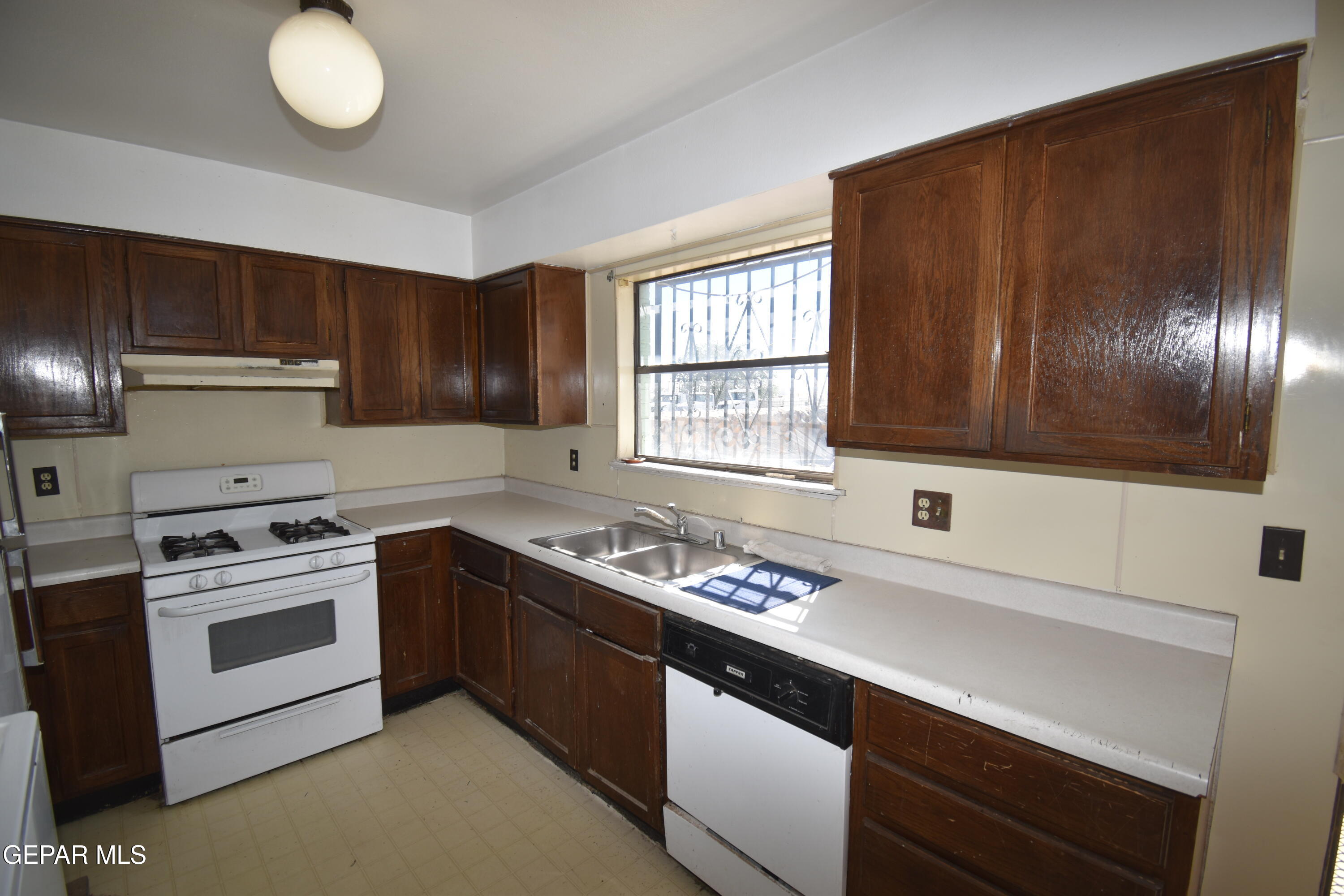182 Prado Road El Paso, TX 79907 - Photo 8 of 19 a kitchen with stainless steel appliances a stove a sink and a microwave