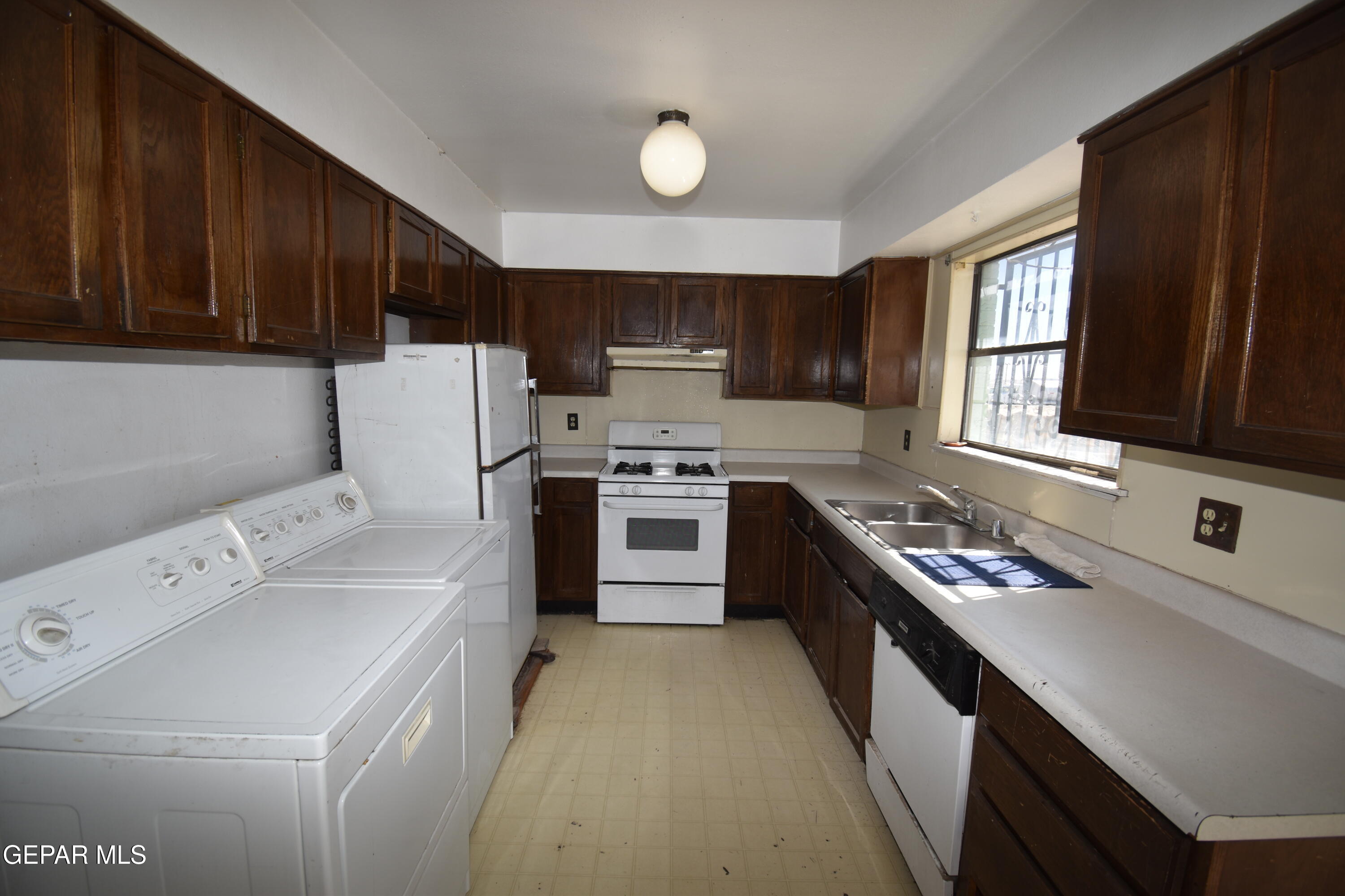 182 Prado Road El Paso, TX 79907 - Photo 9 of 19 a kitchen with a stove a sink and a refrigerator