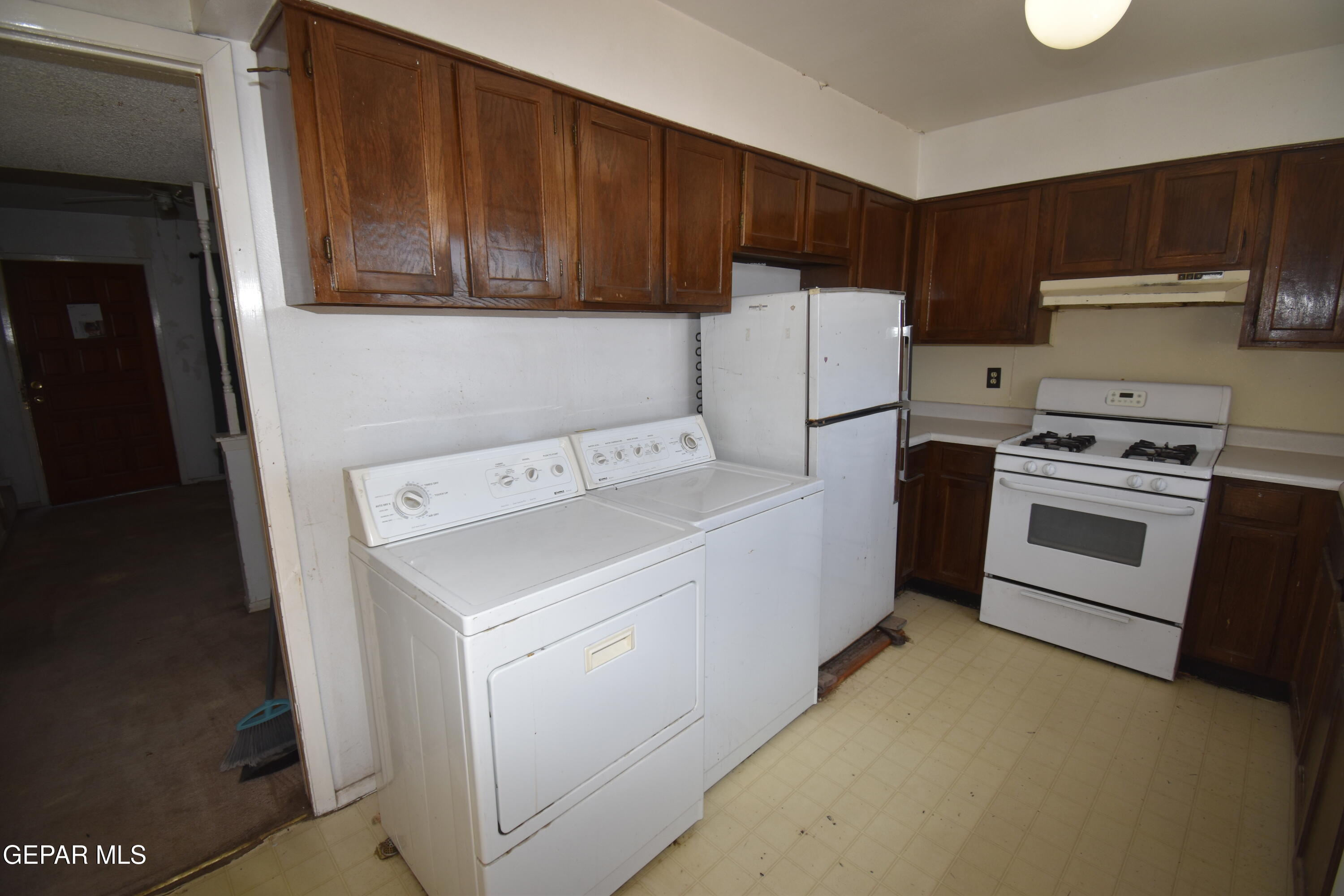 182 Prado Road El Paso, TX 79907 - Photo 10 of 19 a utility room with dryer and washer