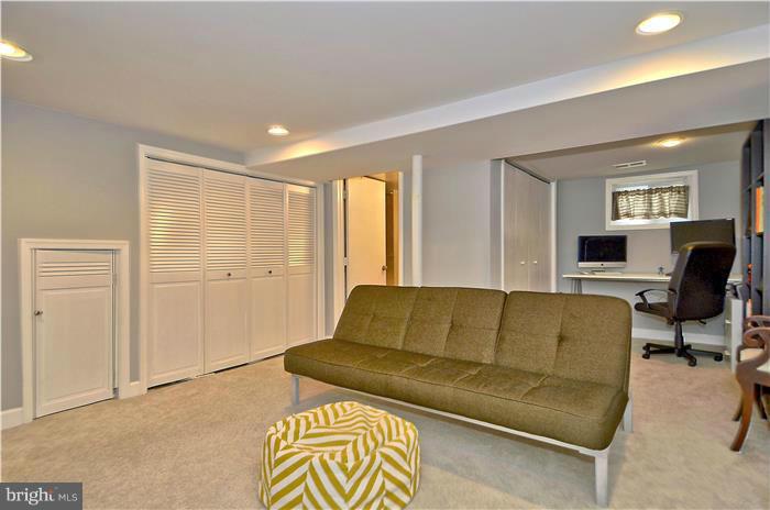 9905 Woodburn Road Silver Spring, MD 20901 - Photo 12 of 29 Family Room