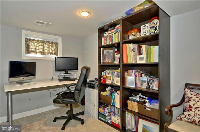 9905 Woodburn Road Silver Spring, MD 20901 - Photo 13 of 29 Interior (General)