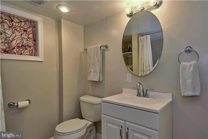 9905 Woodburn Road Silver Spring, MD 20901 - Photo 14 of 29 Bath