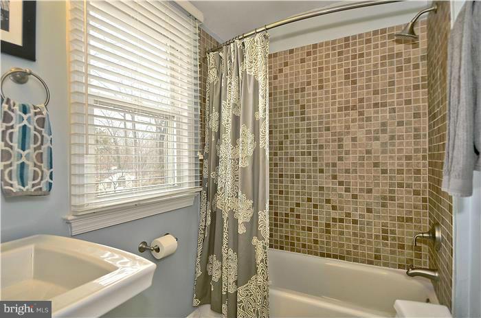 9905 Woodburn Road Silver Spring, MD 20901 - Photo 10 of 29 Bath