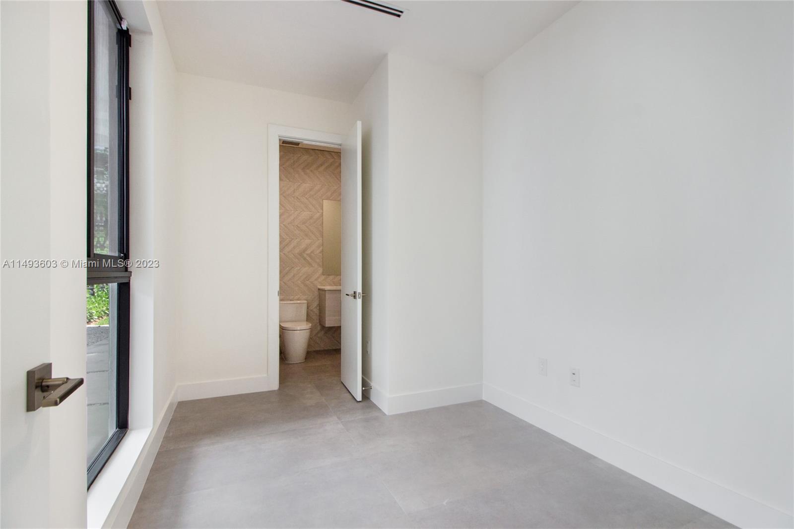 3242 Day Avenue Miami, FL 33133 - Photo 30 of 35 a view of an empty room and closet area