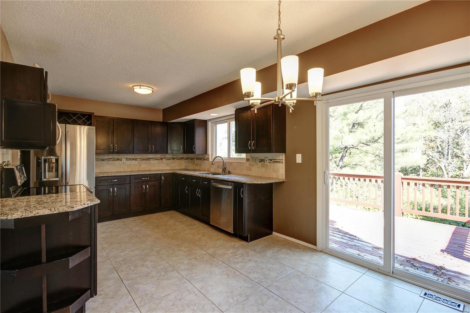 254 Braeshire Drive Ballwin, MO 63021 - Photo 11 of 36 Gallery Image 11
