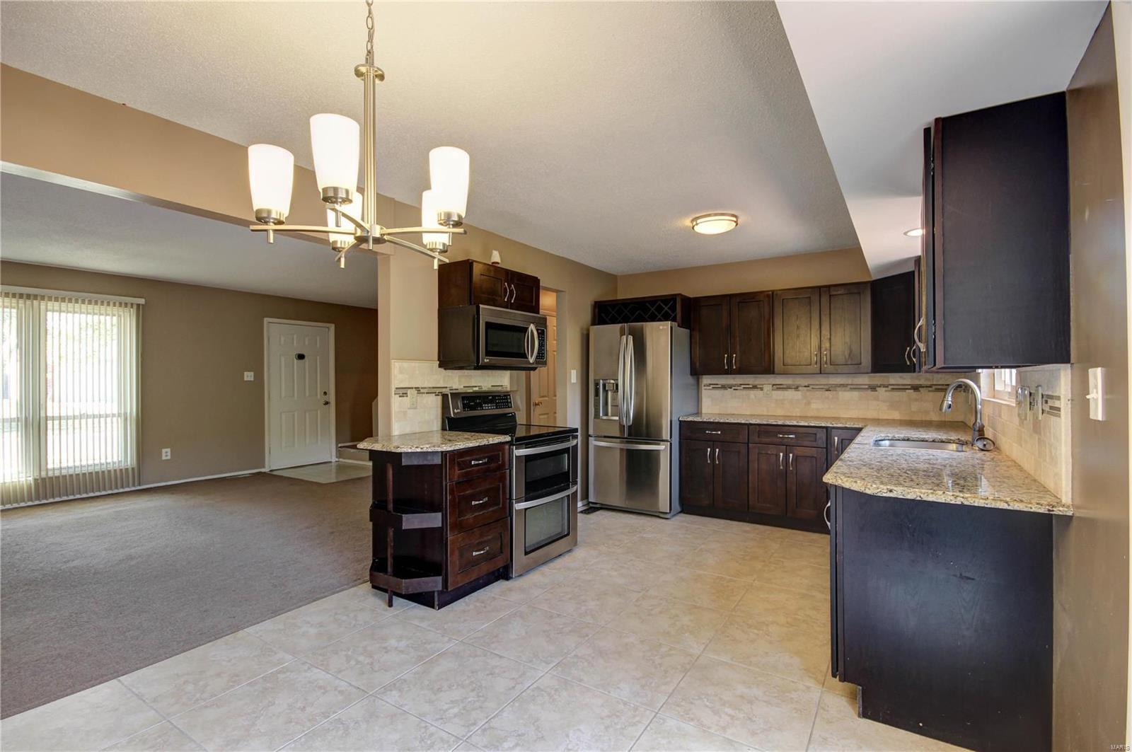 254 Braeshire Drive Ballwin, MO 63021 - Photo 12 of 36 Gallery Image 12