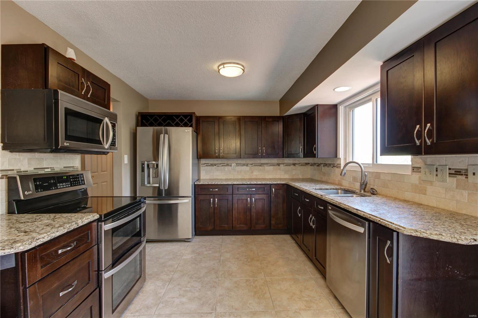 254 Braeshire Drive Ballwin, MO 63021 - Photo 13 of 36 Gallery Image 13