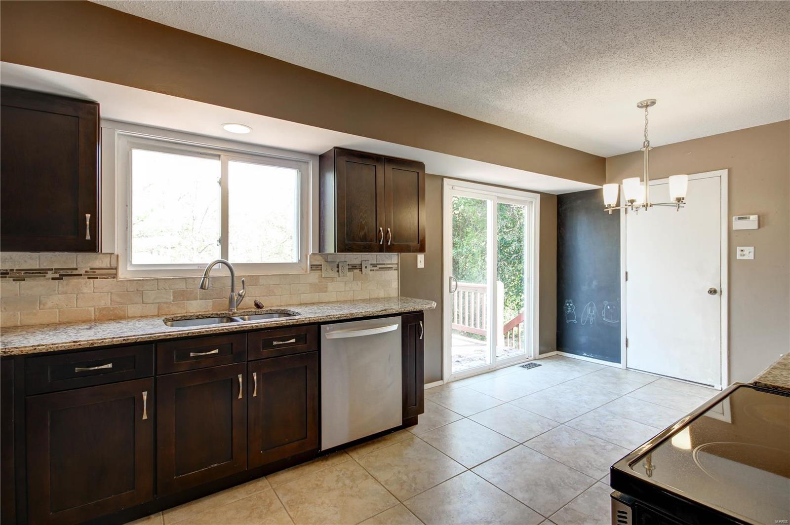 254 Braeshire Drive Ballwin, MO 63021 - Photo 16 of 36 Gallery Image 16