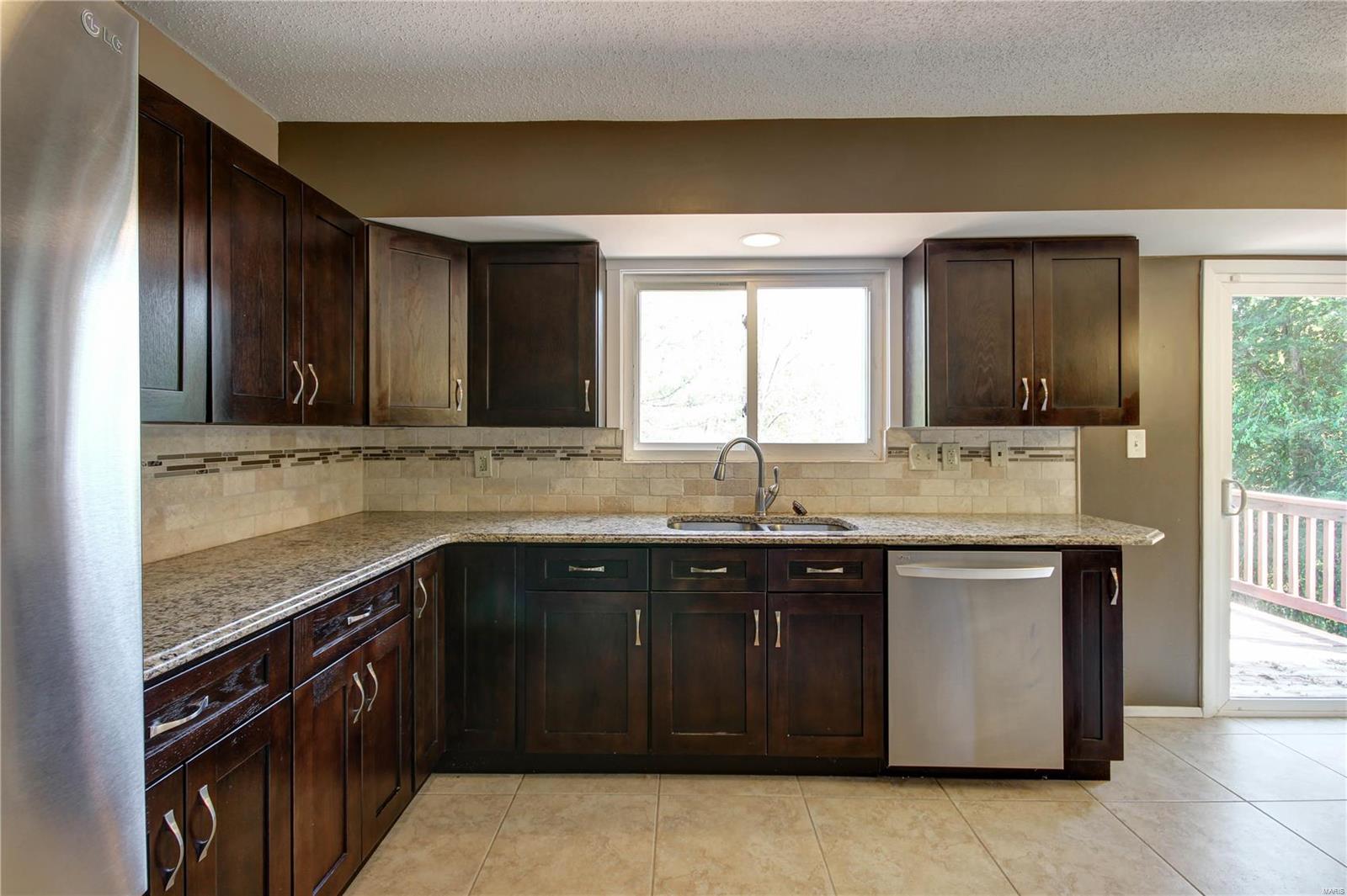 254 Braeshire Drive Ballwin, MO 63021 - Photo 17 of 36 Gallery Image 17