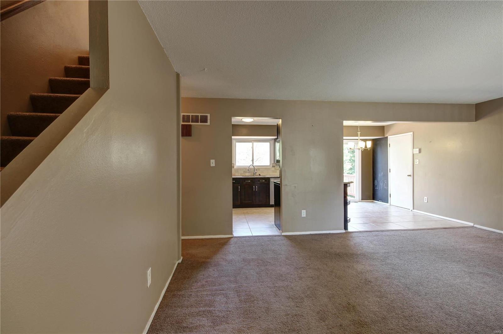 254 Braeshire Drive Ballwin, MO 63021 - Photo 6 of 36 Gallery Image 6