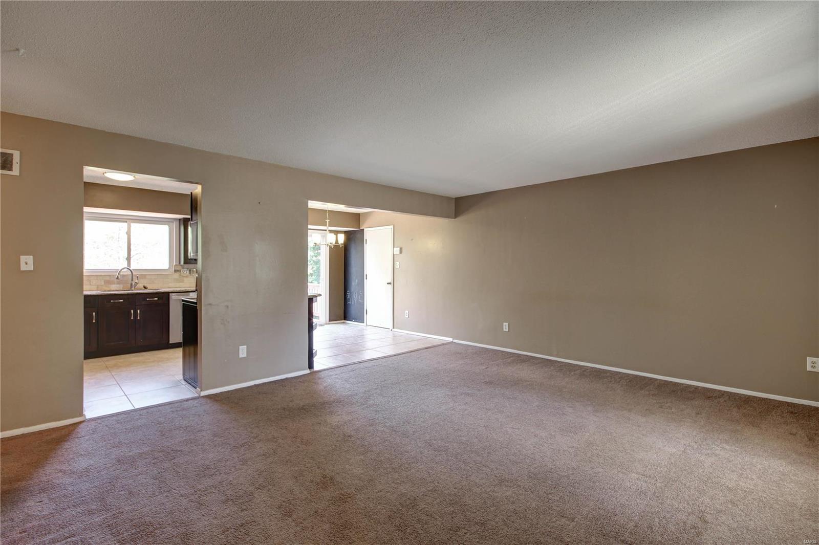 254 Braeshire Drive Ballwin, MO 63021 - Photo 7 of 36 Gallery Image 7