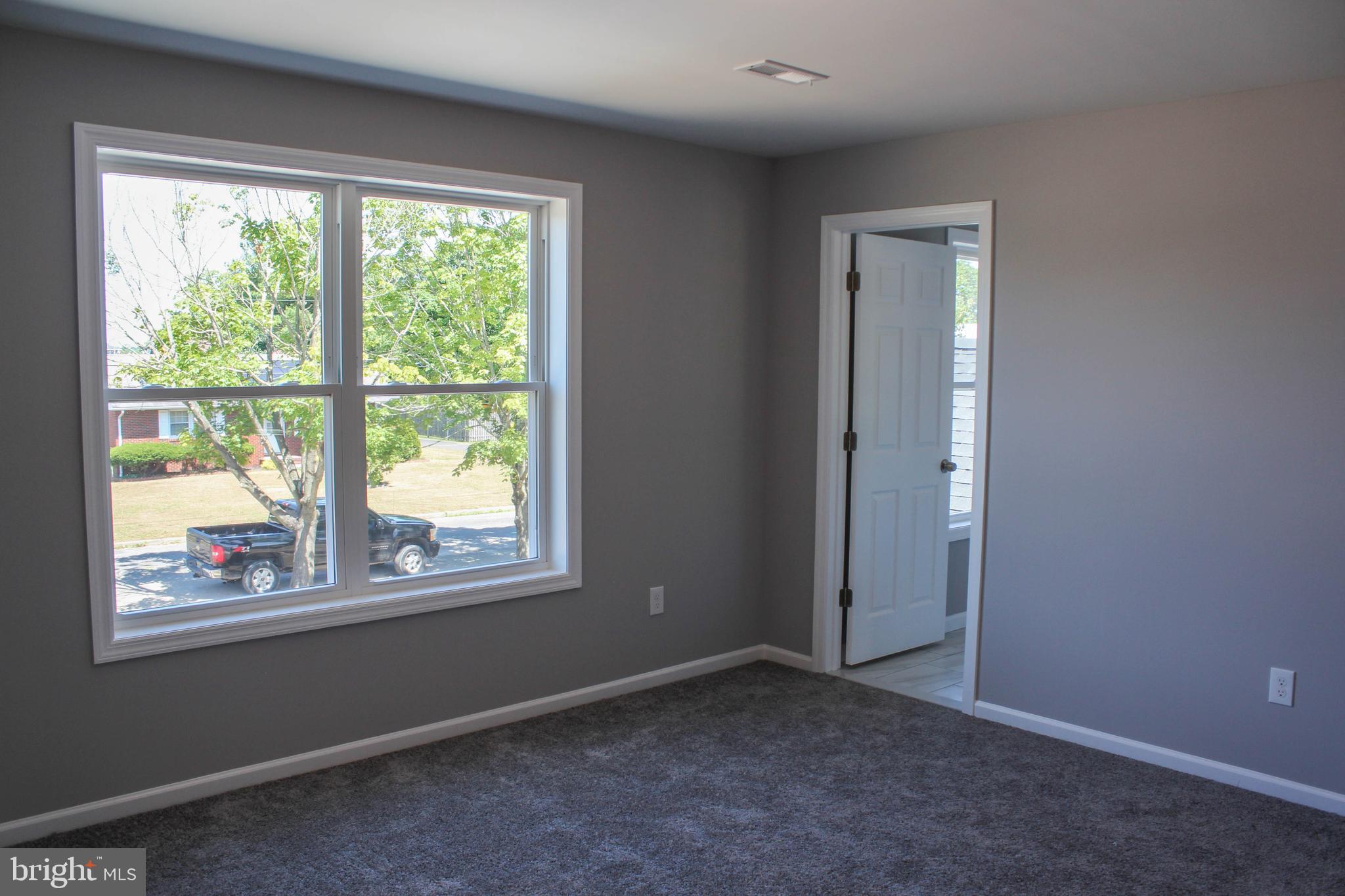 1402 Central Minotola, NJ 08341 - Photo 23 of 33 an empty room that has a window
