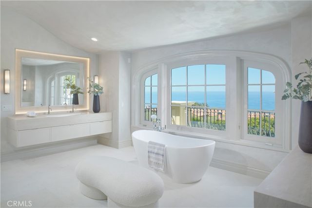 $27,395,000 | 3 Island Vista, Newport Coast, CA 92657