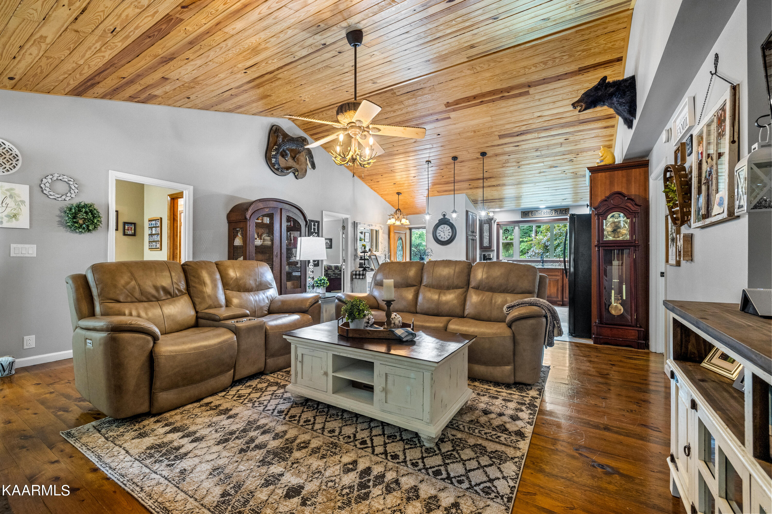 159 Black Fox Harbor Road Washburn, TN 37888 - Photo 14 of 39 Living room