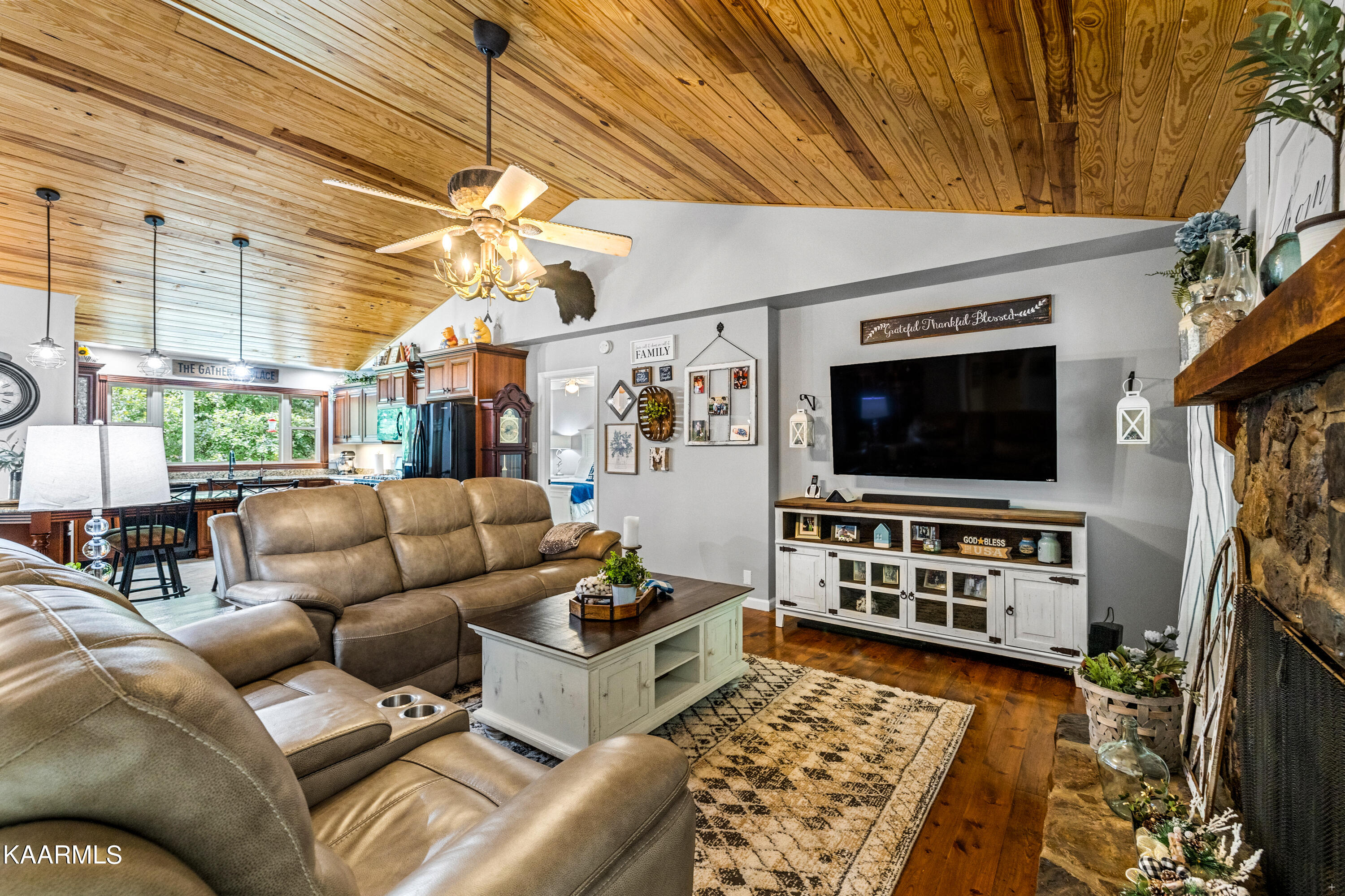 159 Black Fox Harbor Road Washburn, TN 37888 - Photo 17 of 39 Living room