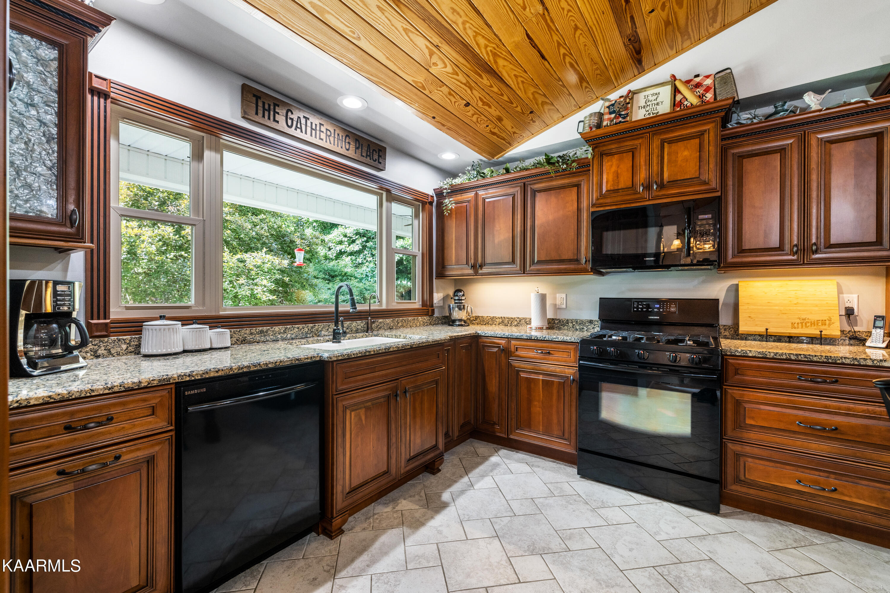 159 Black Fox Harbor Road Washburn, TN 37888 - Photo 20 of 39 Updated kitchen