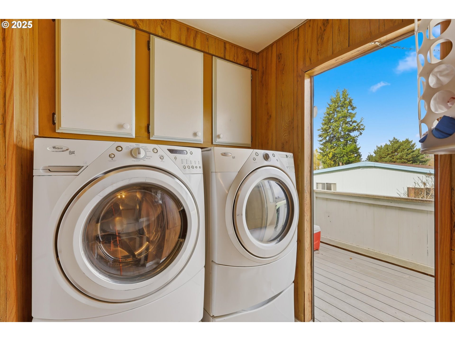 23200 Northeast Sandy Boulevard, Unit 77 Troutdale, OR 97060 - Photo 18 of 43 a utility room with dryer and washer