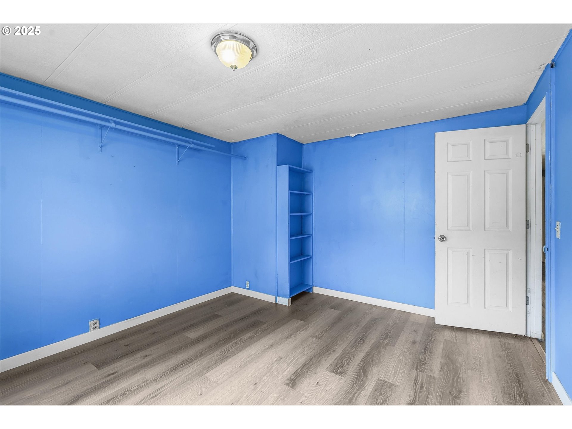 23200 Northeast Sandy Boulevard, Unit 77 Troutdale, OR 97060 - Photo 24 of 43 a view of an empty room