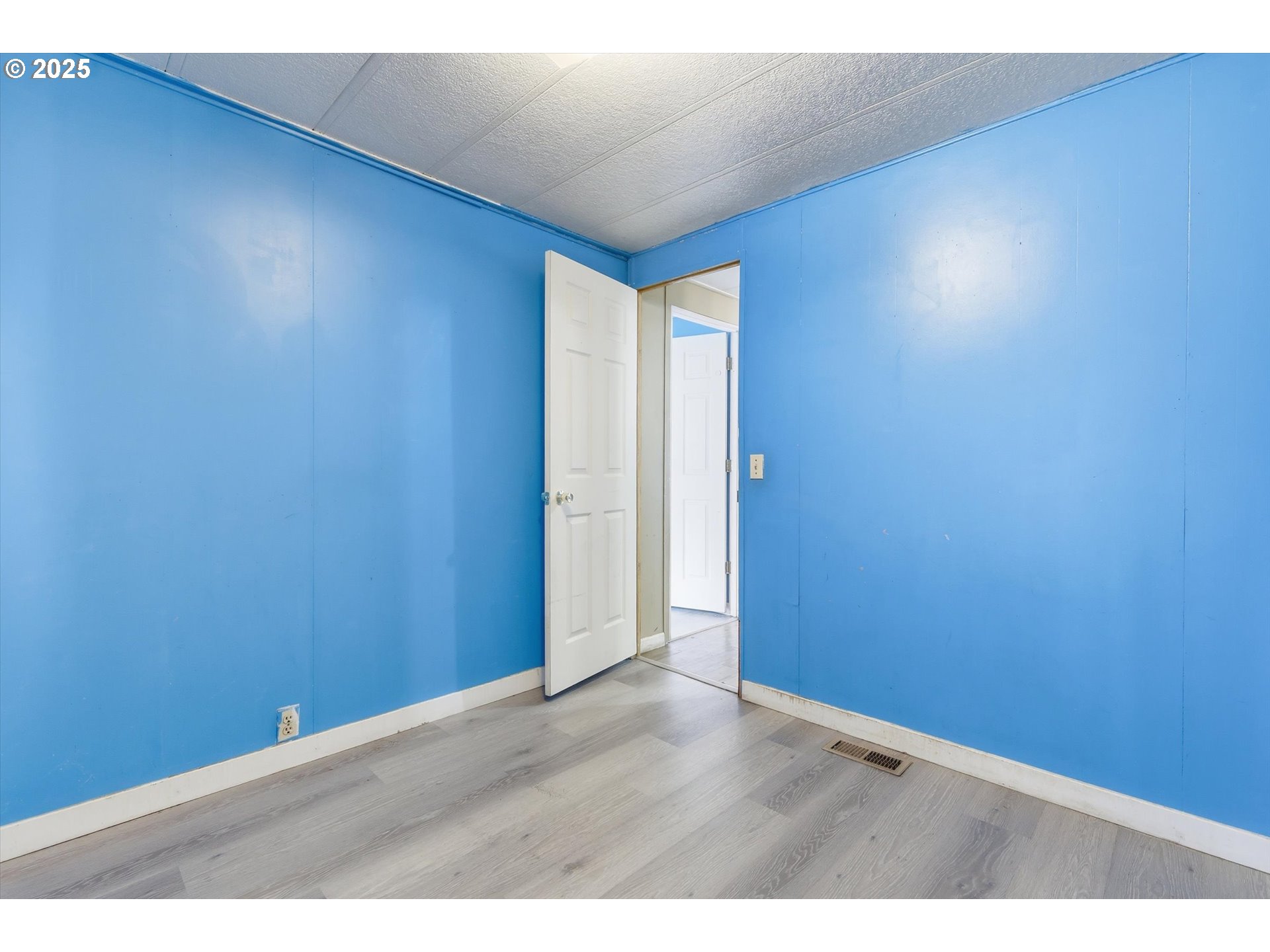 23200 Northeast Sandy Boulevard, Unit 77 Troutdale, OR 97060 - Photo 30 of 43 a view of an empty room