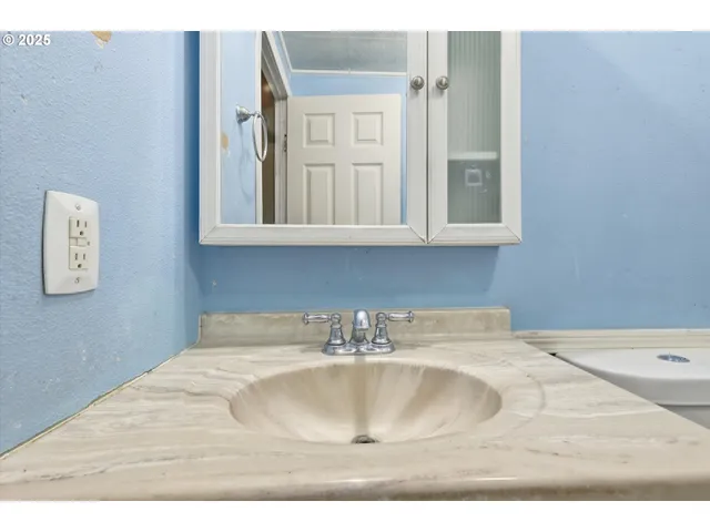 a close view of sink
