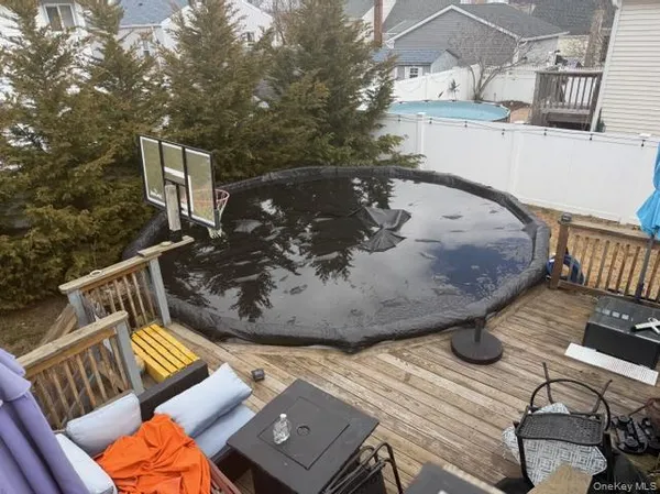 $599,000 | 16 West Marine Avenue, Lindenhurst, NY 11757