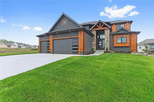 $744,050 | 2033 Southwest Red Barn Lane, Lee's Summit, MO 64082