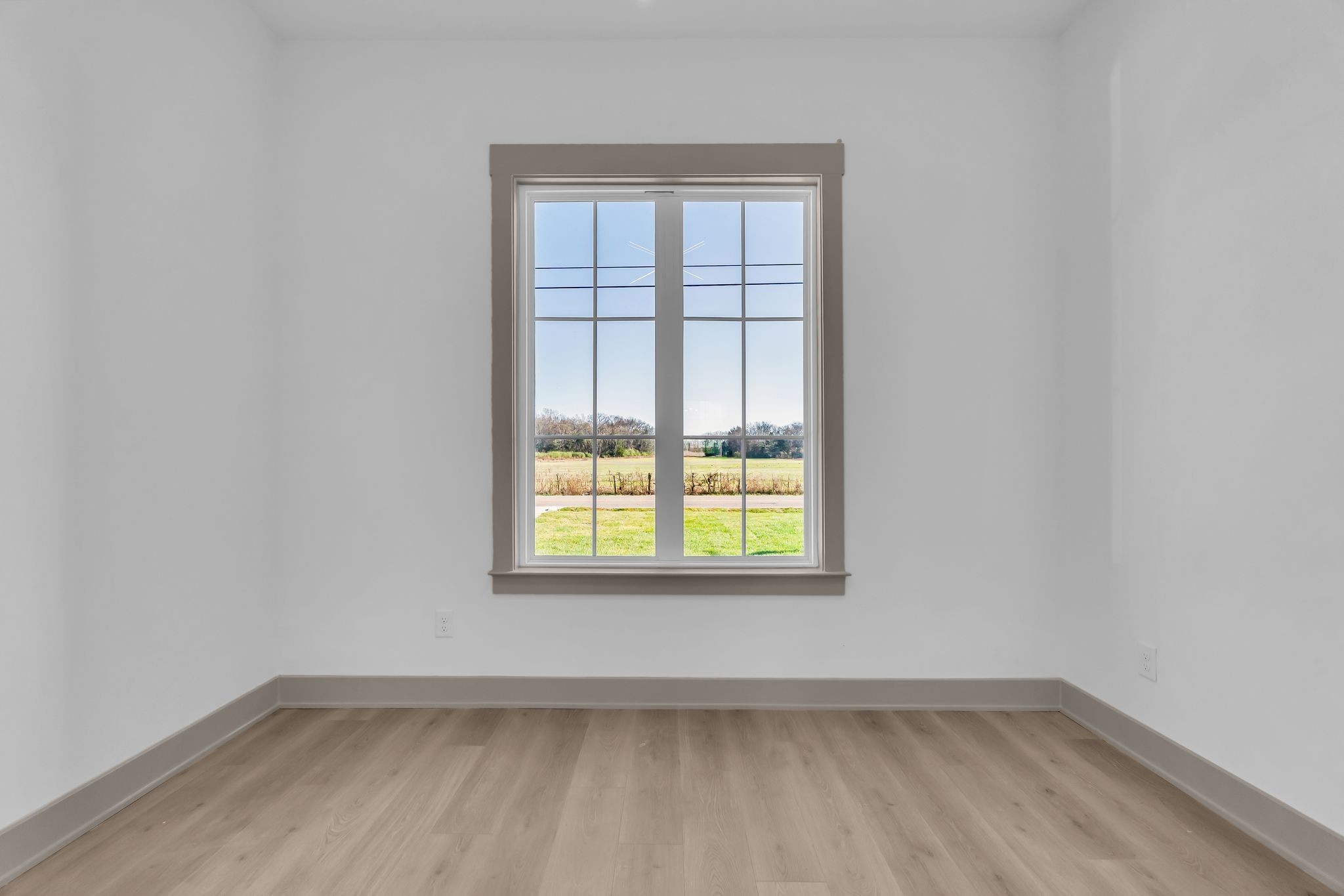 5414 Old Salem Road Rockvale, TN 37153 - Photo 20 of 34 an empty room with a window